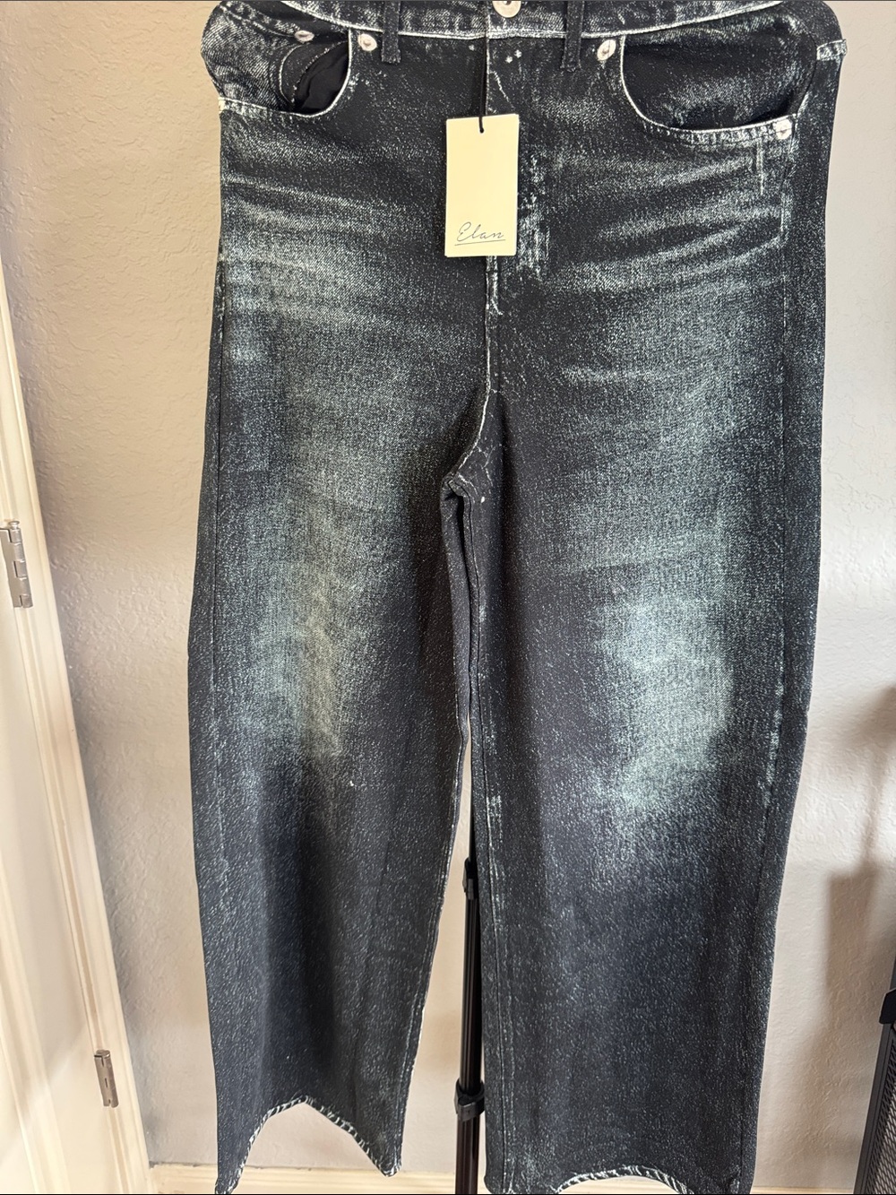 Elan Men's Distressed Black Straight Jeans